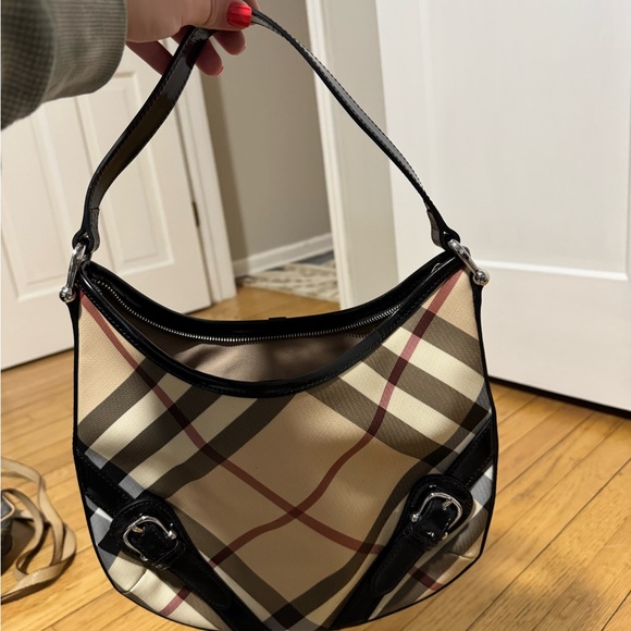 Burberry Women's Black and Cream Plaid Shoulder Bag - Picture 4 of 4
